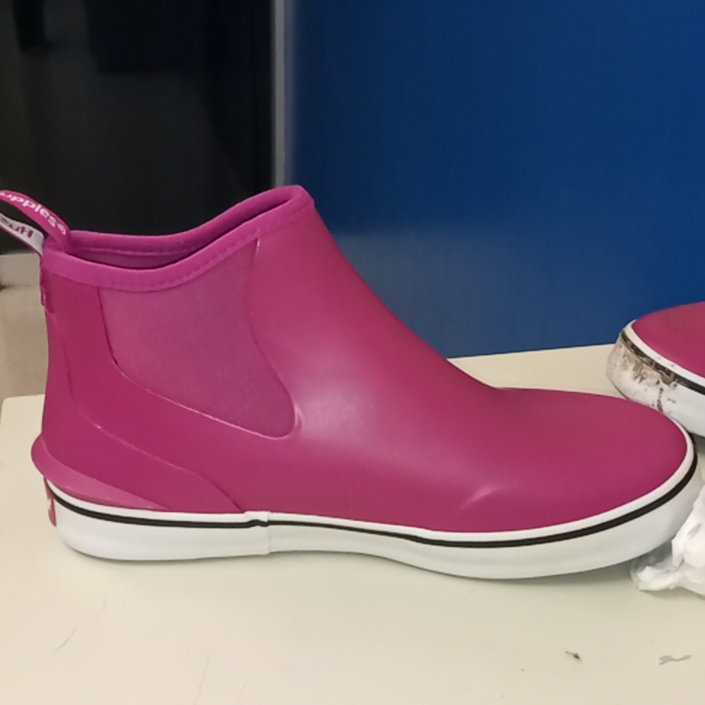 Hush Puppy waterproof boots. Size 7 Hot Pink. Like new.